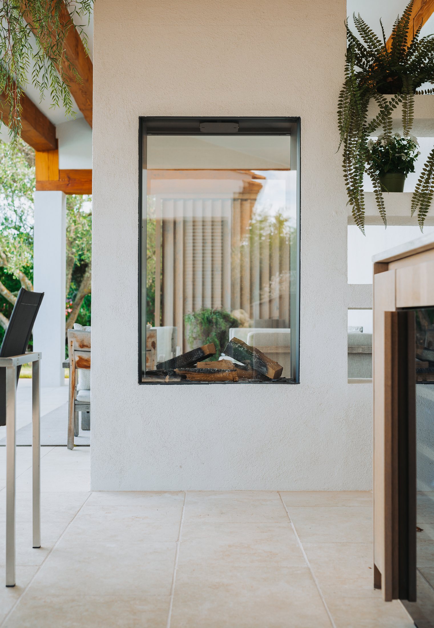 Terras en raamdetail van renovatieproject